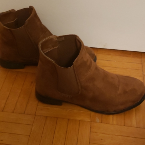 Boots - Picture 1 of 3